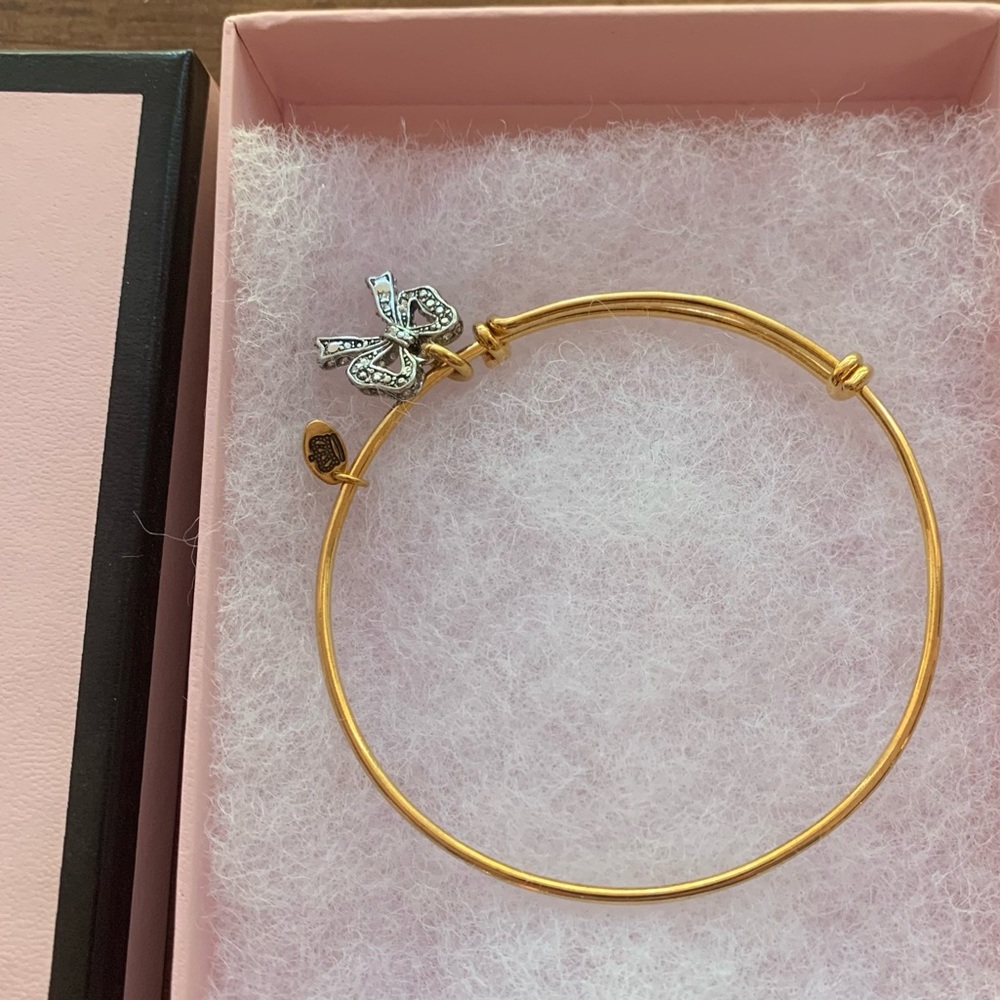 Retro Juicy Couture Pam & Gela Silver Pace Crystal Bow Charm on Gold Bracelet - Picture 3 of 9
